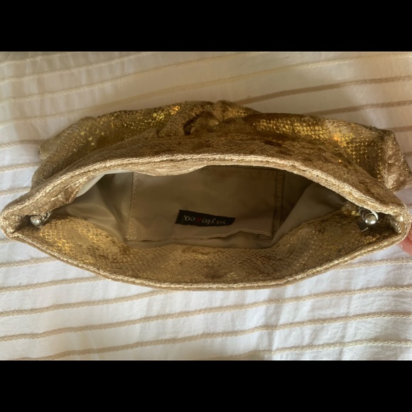 Gold handheld purse - Picture 2 of 2